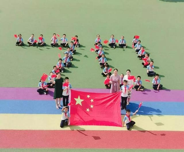可爱的小孔雀救援